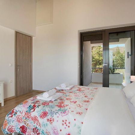 Serenity Villa Corinth ภายนอก รูปภาพ