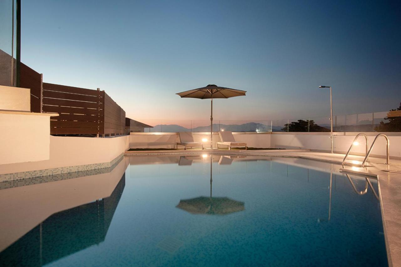 Serenity Villa Corinth ภายนอก รูปภาพ